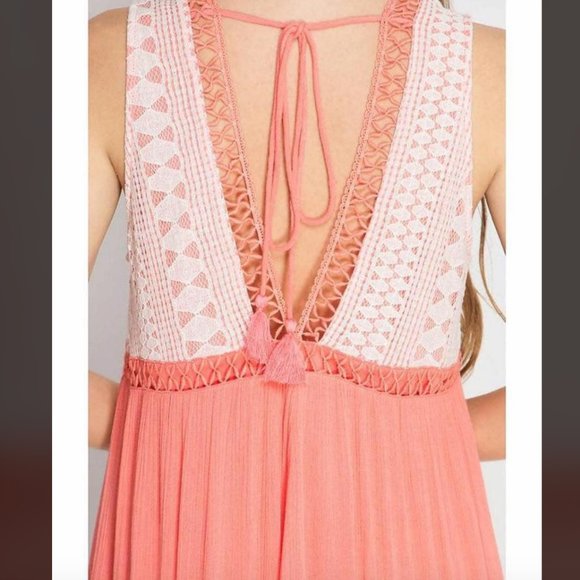 V neck dress with lace - Picture 2 of 7